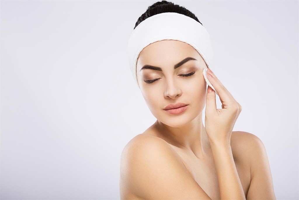 Limpieza facial profesional: por qué es necesaria y cada cuánto tiempo  hacerla