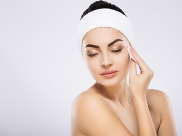 ¿Cada cuánto debo hacer una limpieza facial?