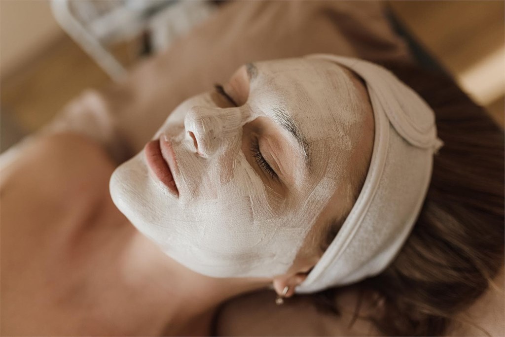 Cuida de tu piel con nuestros tratamientos de estética naturales