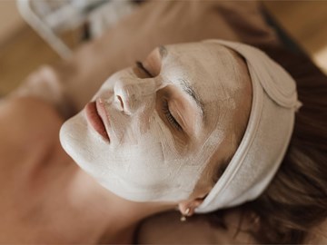 Cuida de tu piel con nuestros tratamientos de estética naturales