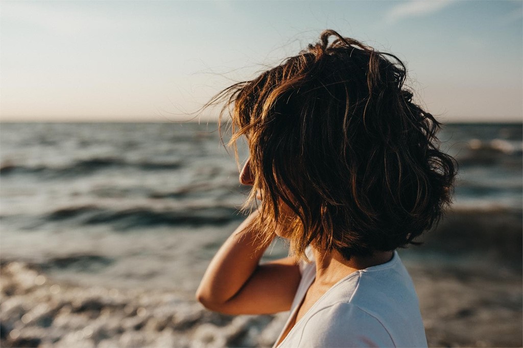 Importancia de hidratar el cabello en verano