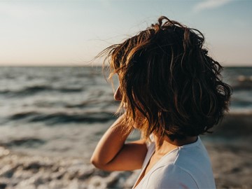 Importancia de hidratar el cabello en verano