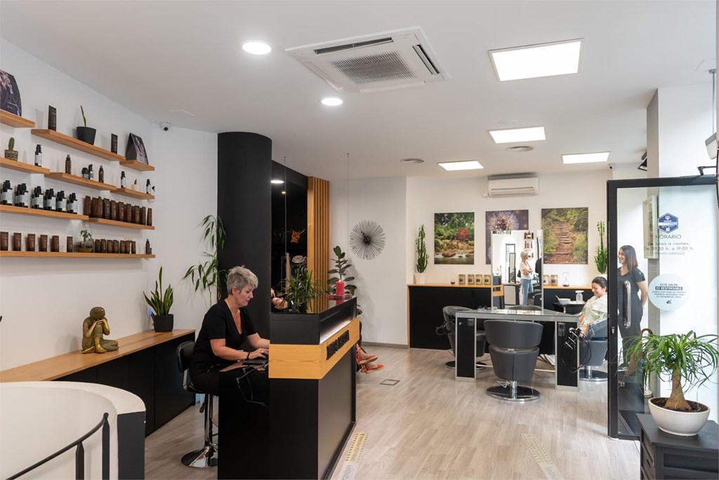 Mitos y verdades sobre la necesidad de usar productos específicos para el cabello teñido